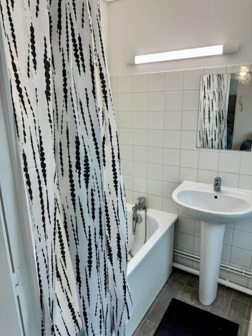 Superbe Appartement Tres Calme Et Confortable Reims Eksteriør bilde